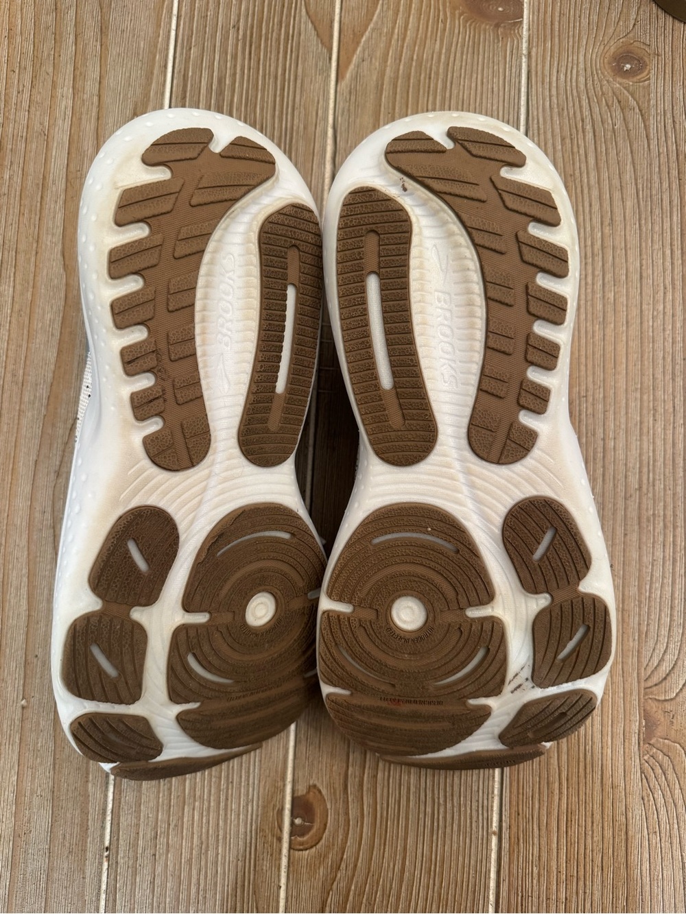 Brooks - Picture 4 of 4